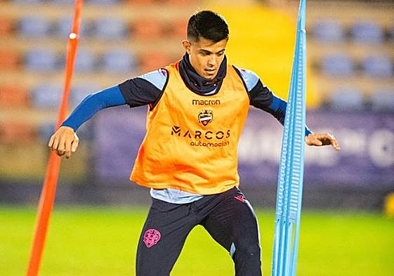 Roger Brugué, en un entrenamiento en la Ciudad Deportiva de Buñol.