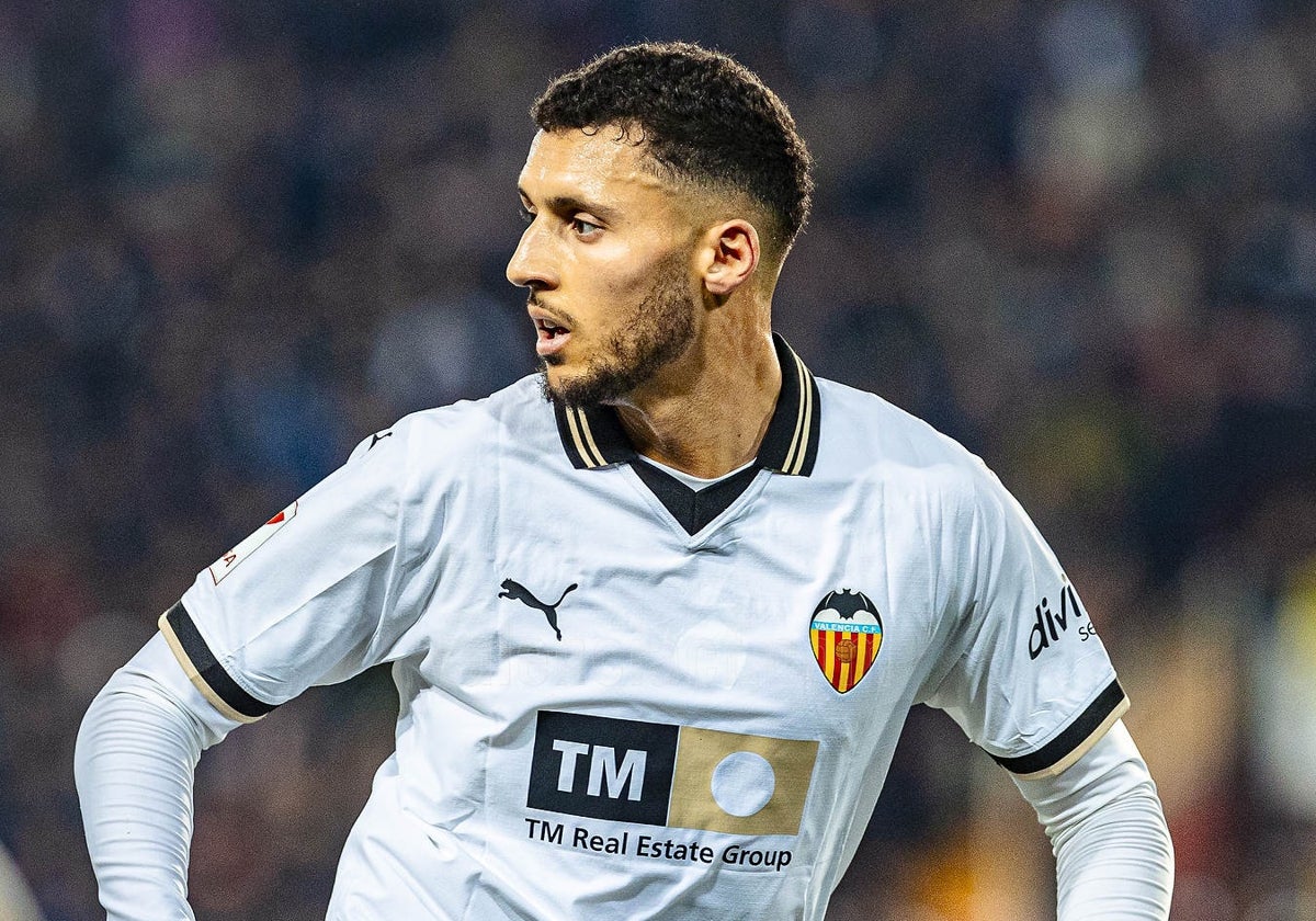 Selim Amallah, durante un partido con el Valencia.