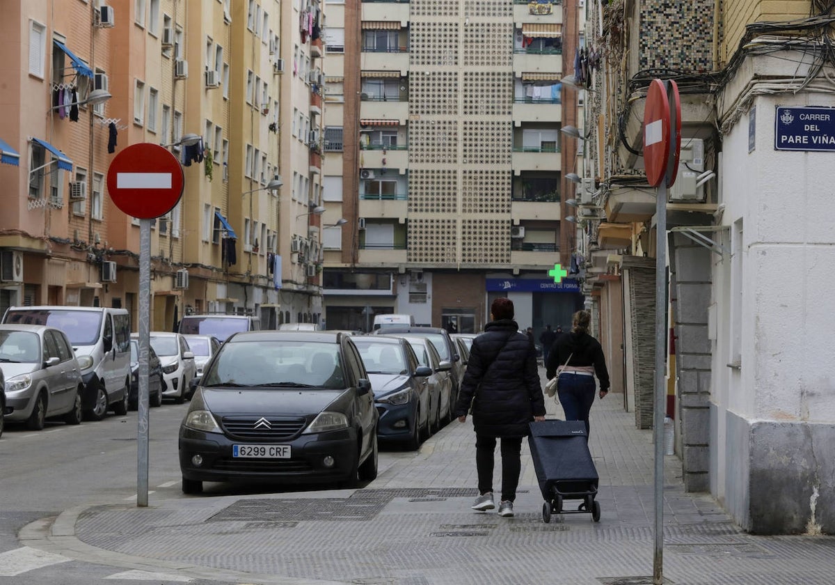 Calle Padre Viñas, en el barrio de Orriols.