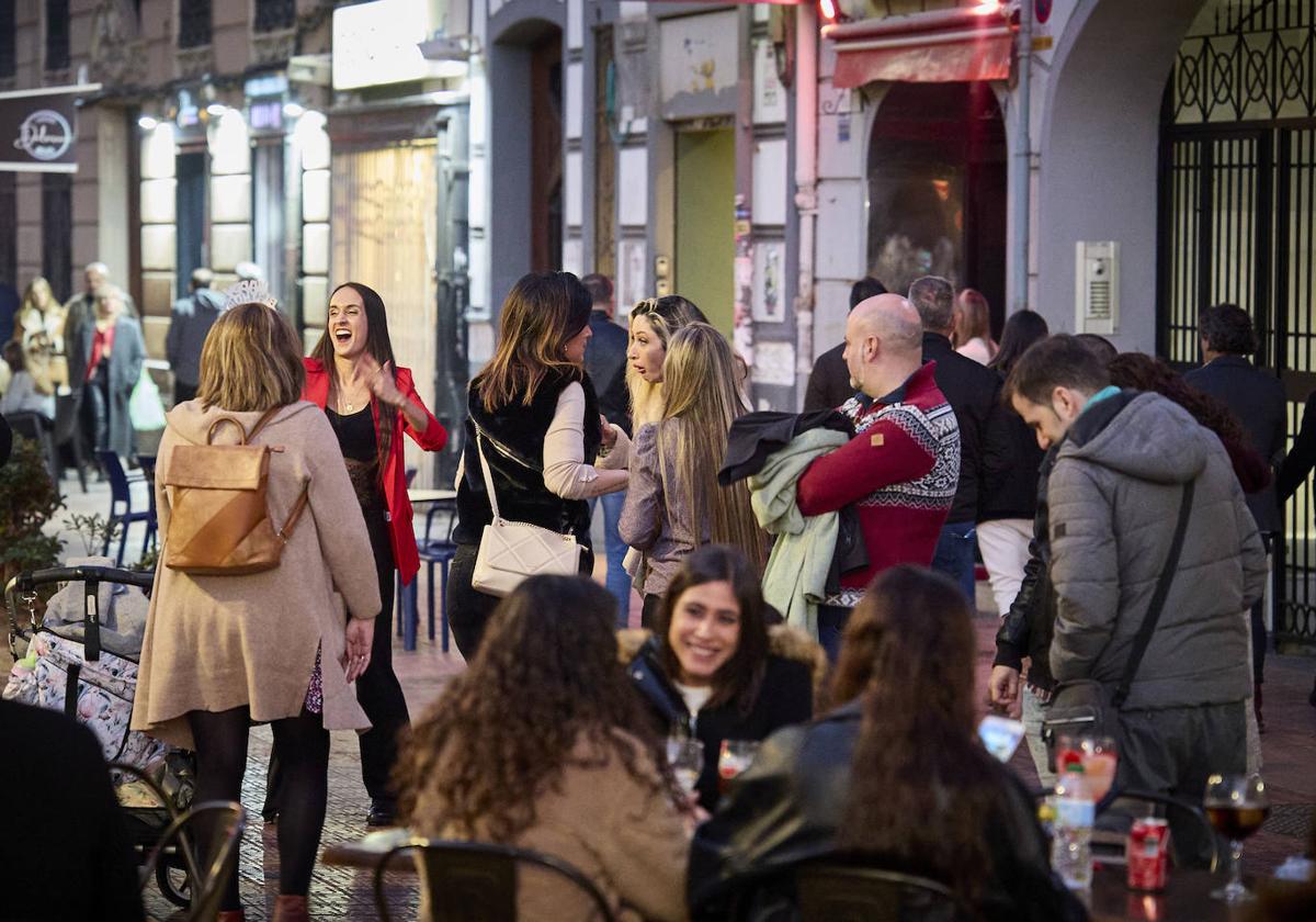 Ambiente en las calles de Valencia este sábado.