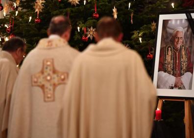 Imagen secundaria 1 - La Iglesia comienza los preparativos para despedir a Benedicto XVI