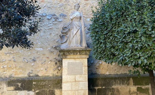 Durante el camino se puede disfrutar tanto de naturaleza como de monumentos. 