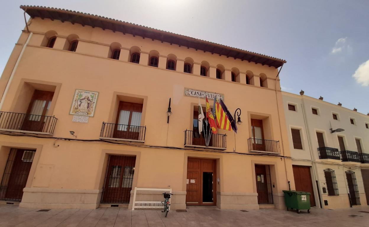 Fachada del Ayuntamiento de Canals. 