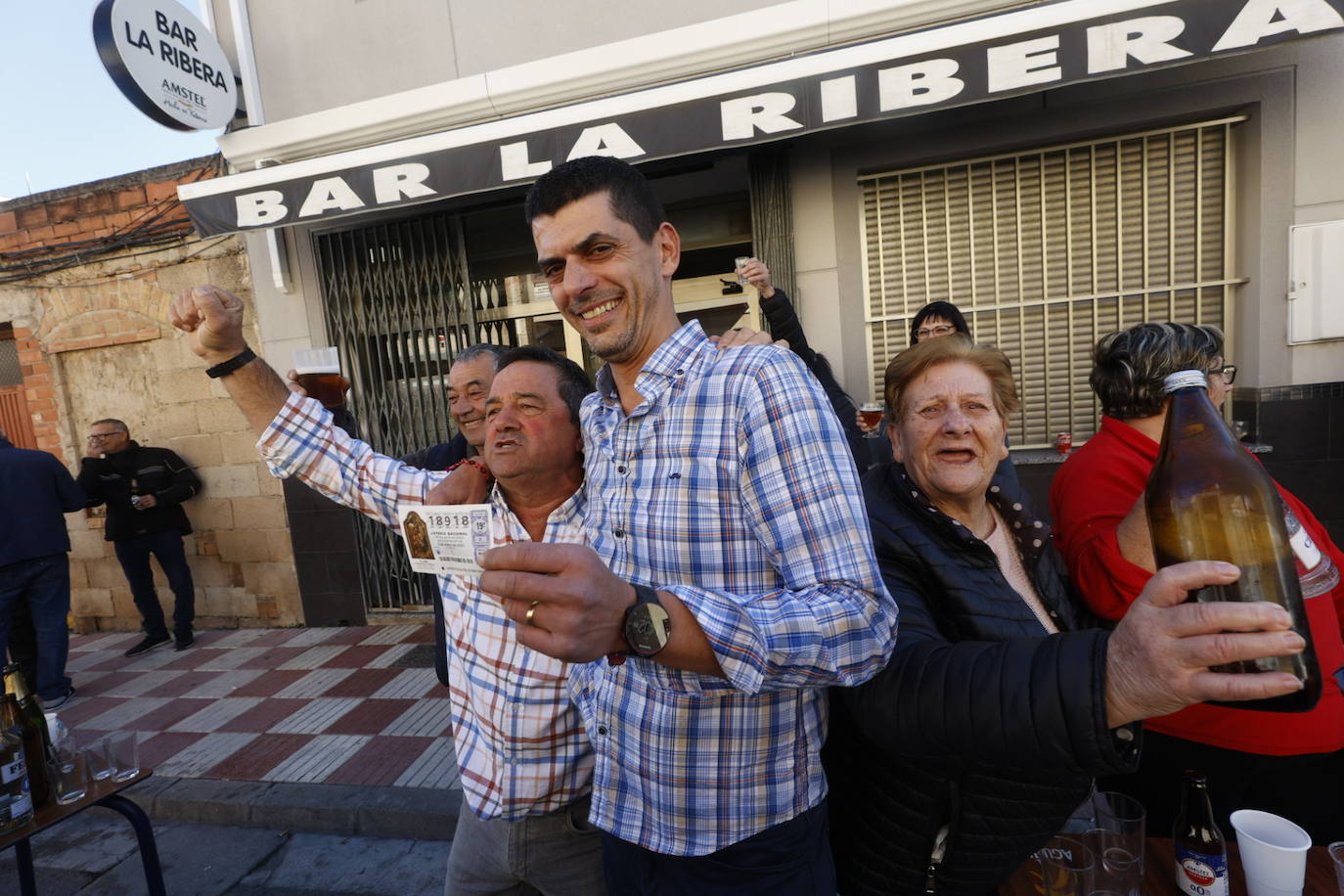 Bar La Ribera de Tavernes de Valldigna donde se ha vendido el tercer premio. 