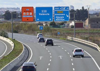 Imagen secundaria 1 - Carril Bus VAO Valencia  V-21 | El Bus-VAO, peor el remedio que la enfermedad