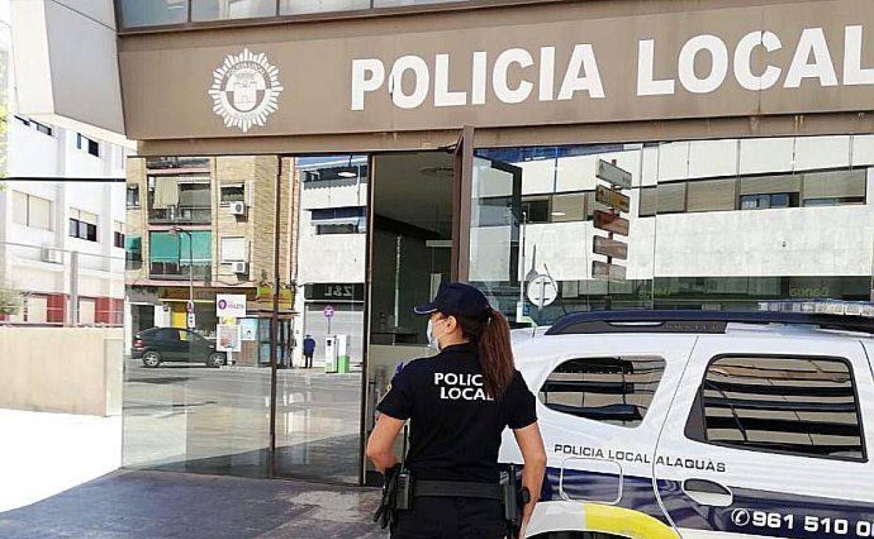 Una agente de la Policía Local. 