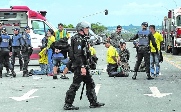 El Parlamento, los jueces y el Ejército cierran filas con Lula contra el bolsonarismo