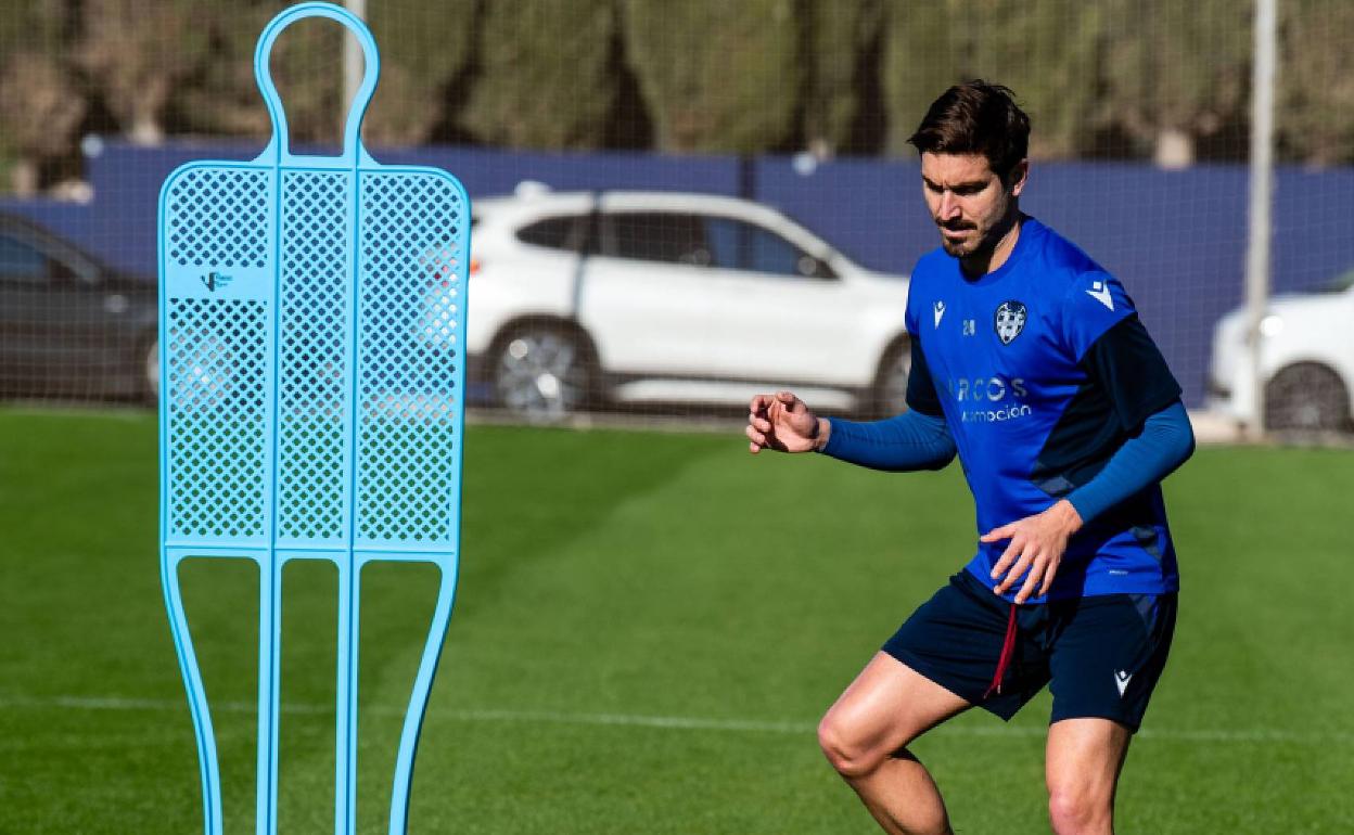 José Campaña, este lunes en el entrenamiento del Levante. 