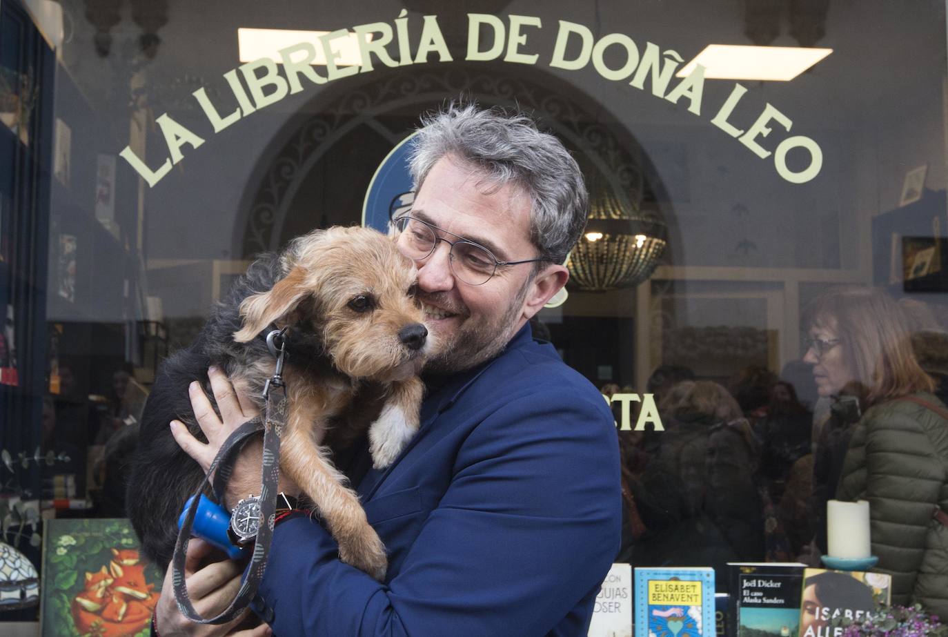 Fotos: Así es la librería que Máximo Huerta ha abierto en Buñol