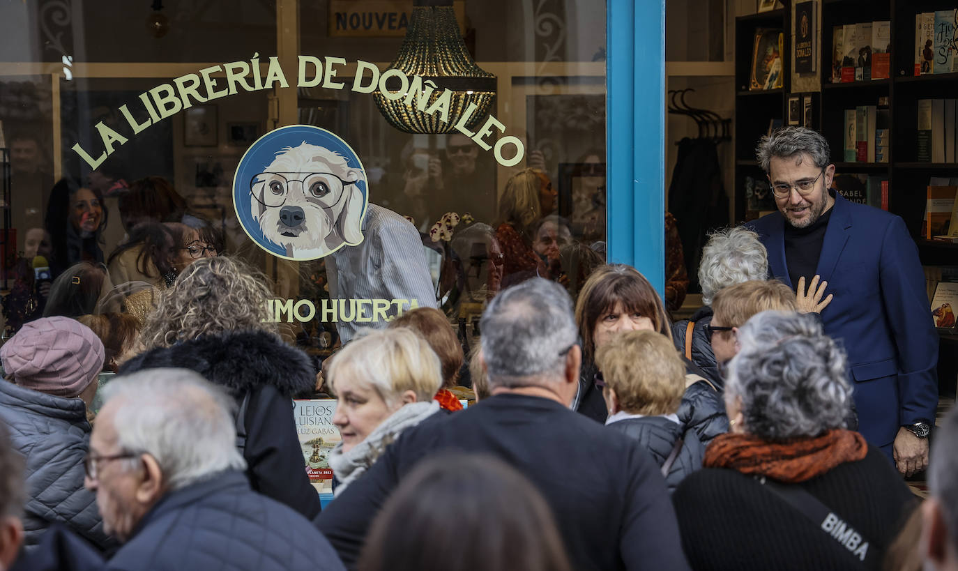 Fotos: Así es la librería que Máximo Huerta ha abierto en Buñol