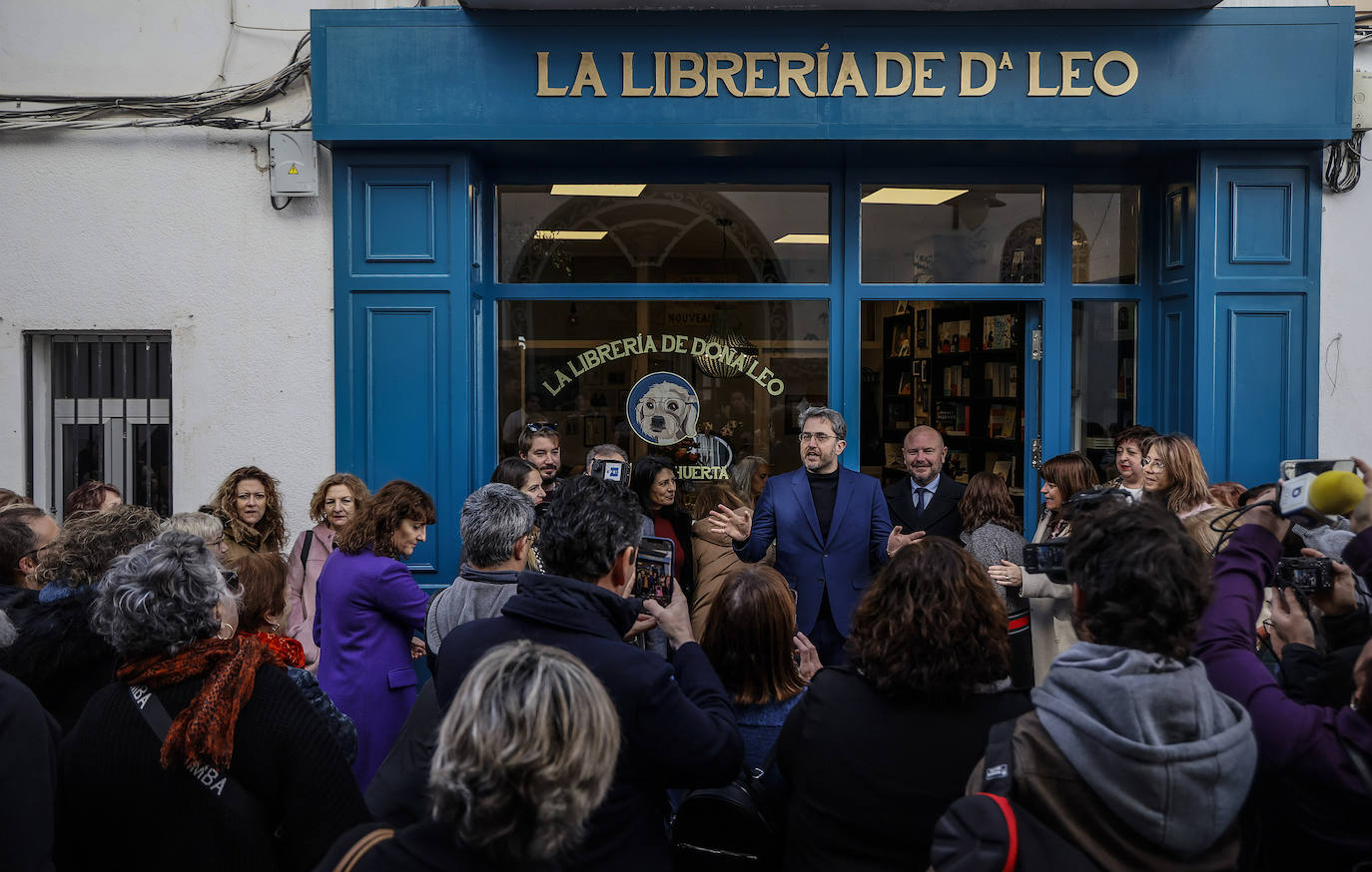 Fotos: Así es la librería que Máximo Huerta ha abierto en Buñol