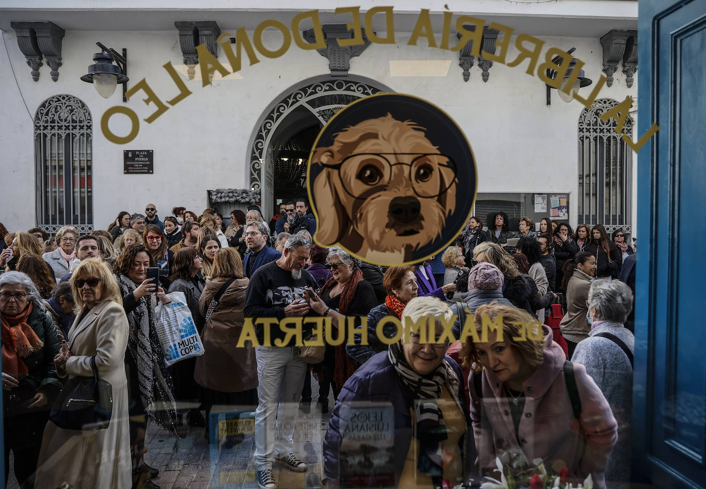 Fotos: Así es la librería que Máximo Huerta ha abierto en Buñol