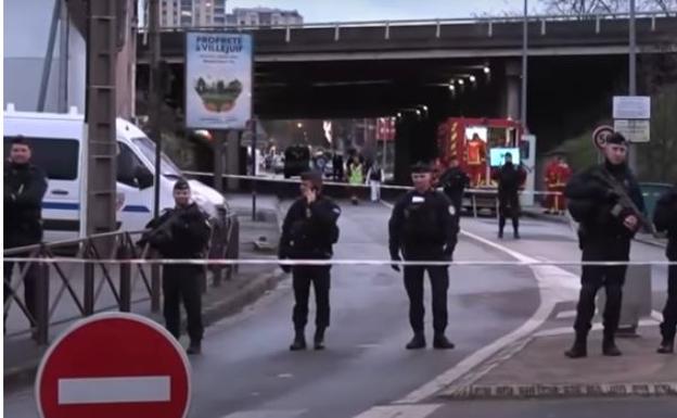 La Policía acordonó la Estación del Norte parisina después de la agresión.