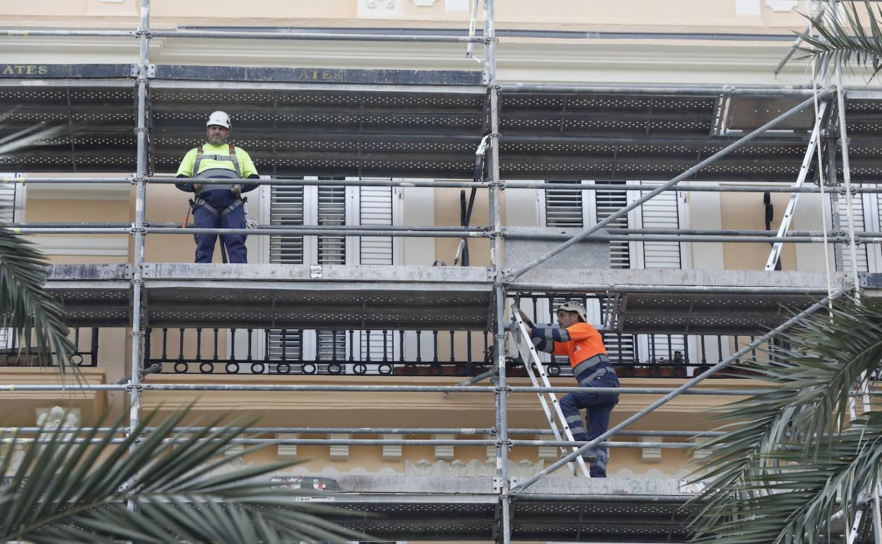 Trabajadores del sector de la construcción. 