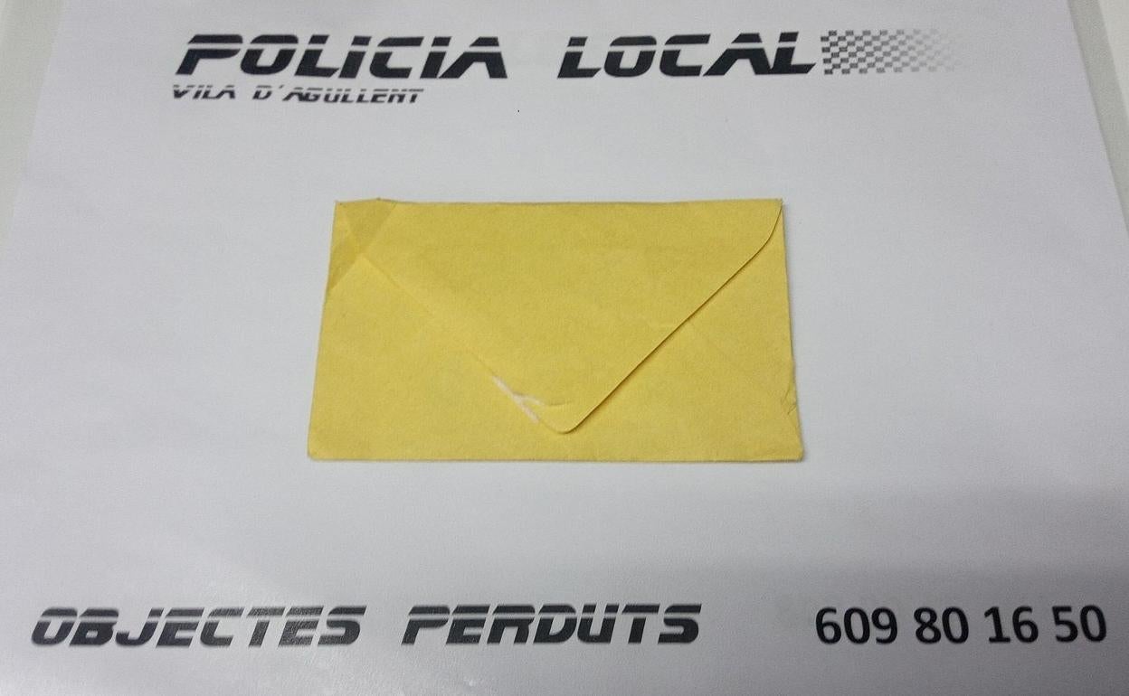 El sobre encontrado que se encuentra en dependencias de la Policía Local de Agullent. 