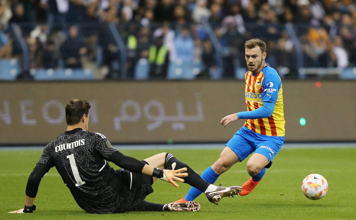 Lato jugador del Valencia CF | Lato mete en un problema al Valencia