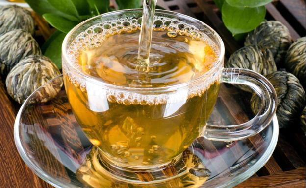 La infusión para adelgazar que reduce barriga y evita las piernas hinchadas