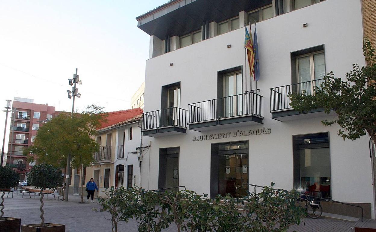 La fachada del ayuntamiento. 