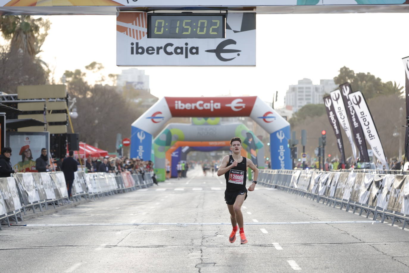 El atletismo popular retoma el pulso en Valencia con la primera carrera celebrada en 2023.