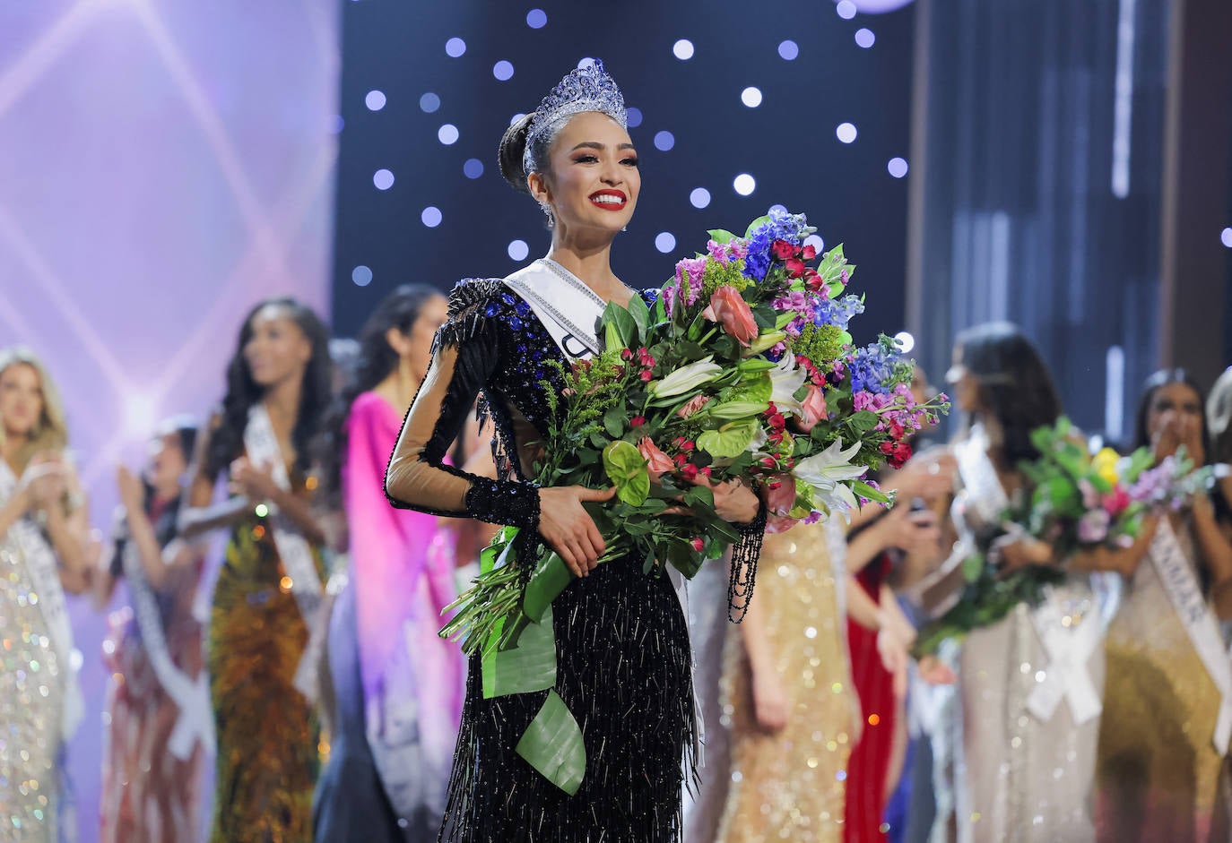 Miss Estados Unidos, R'Bonney Gabriel, fue coronada este sábado como Miss Universo en Nueva Orleans