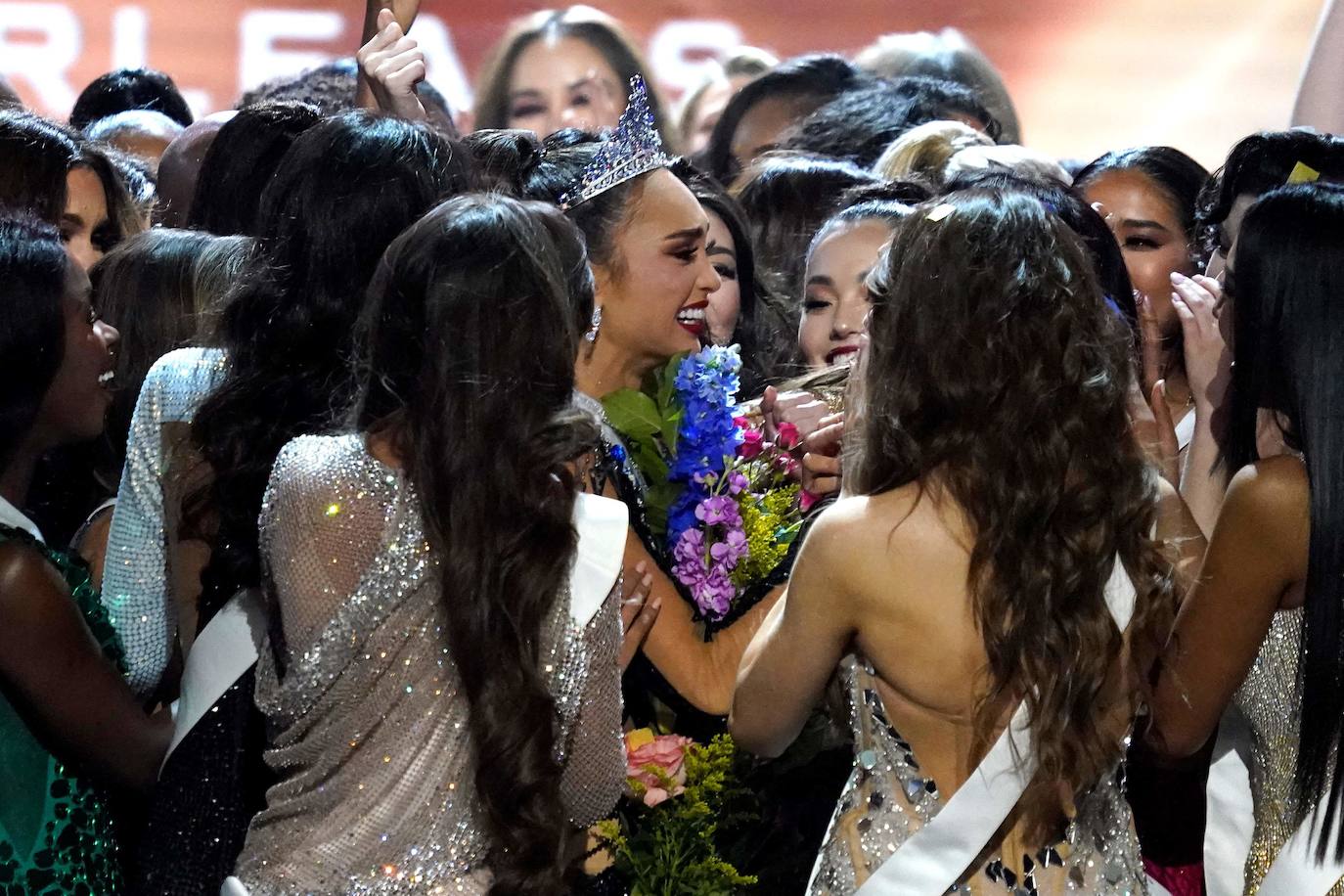 Miss Estados Unidos, R'Bonney Gabriel, fue coronada este sábado como Miss Universo en Nueva Orleans