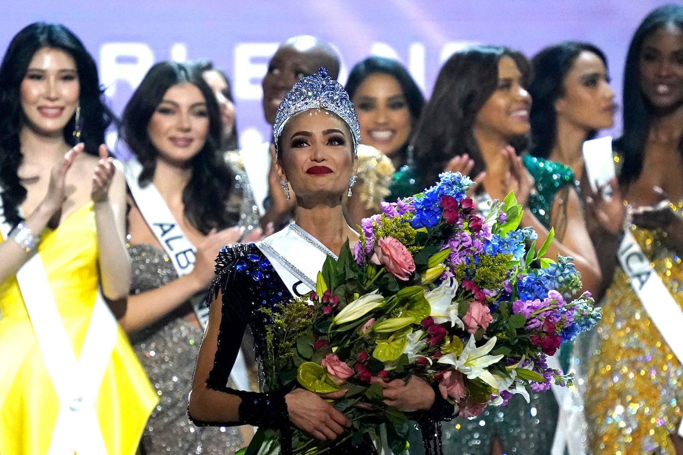 Miss Estados Unidos, R'Bonney Gabriel, fue coronada este sábado como Miss Universo en Nueva Orleans