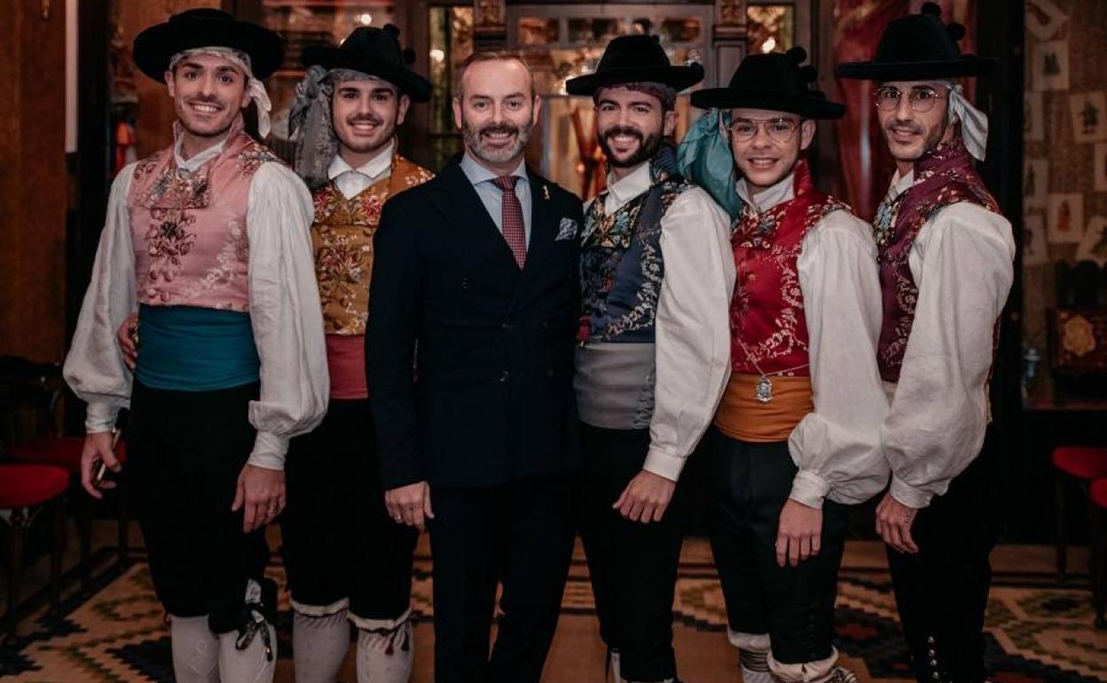 Sergio Civera; Vicente Santo Tomás, el maestro mayor Fran Tochena, Álvaro Ochoa, Enrique Pertusa y Miguel Osset. 