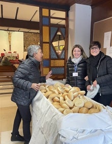 Imagen secundaria 2 - Los quintos de Foios (arriba), los festeros de Museros (bajo Izq.) y la venta de panes en Catarroja (bajo dcha.). 