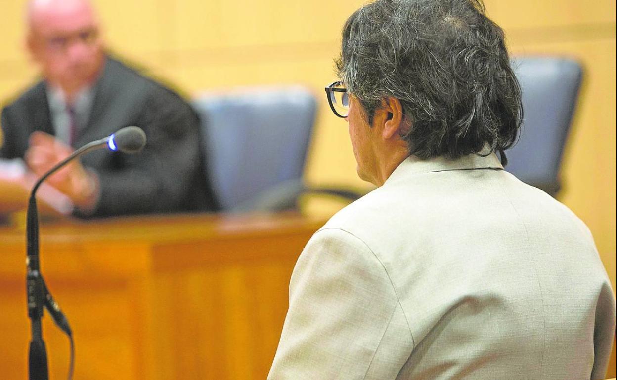 El exmarido de Oltra, durante el juicio.