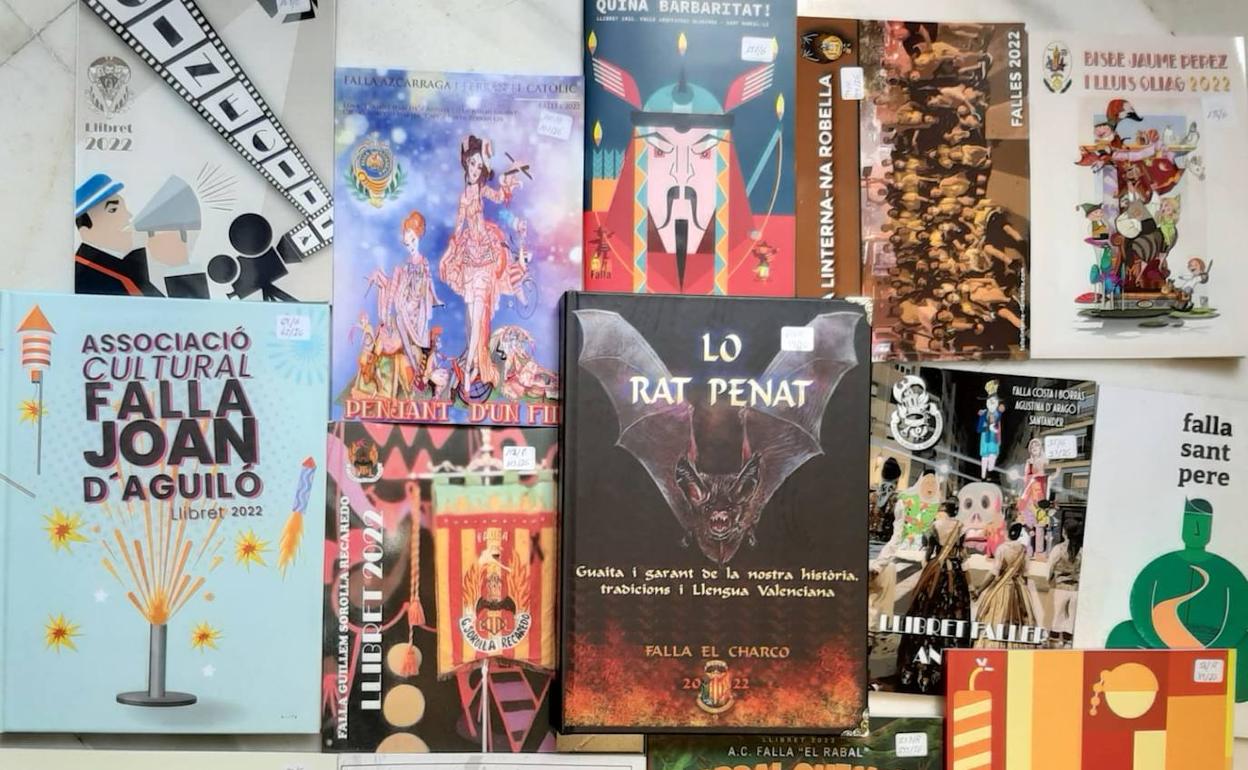 Portadas de llibrets de fallas editados por comisiones falleras. 