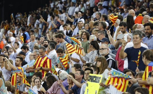 El apoyo de Mestalla ha sido fundamental en las grandes citas del Valencia. 