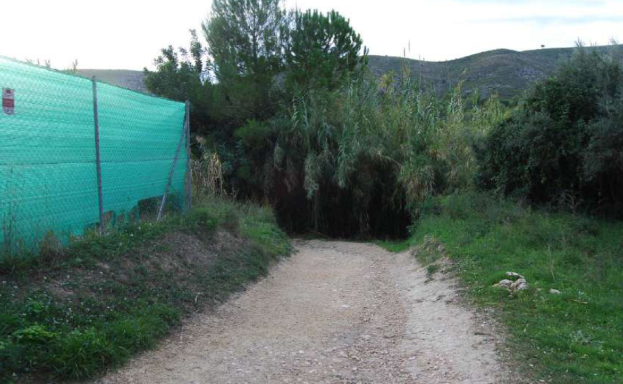 Senda acceso al paraje del  Pou Clar. 