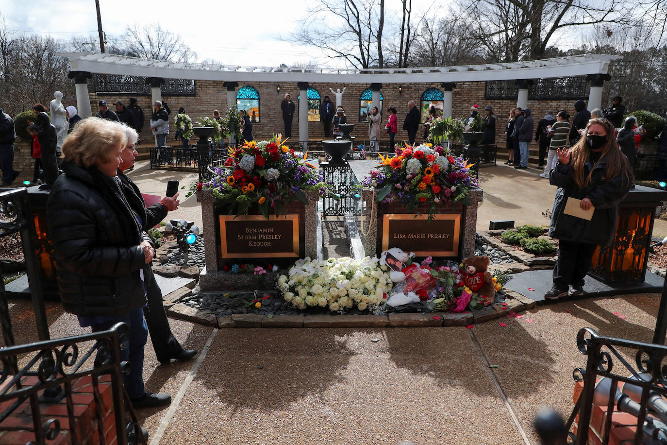 Elvis Presley | El último adiós a Lisa Marie Presley: ya descansa junto a su padre en Graceland