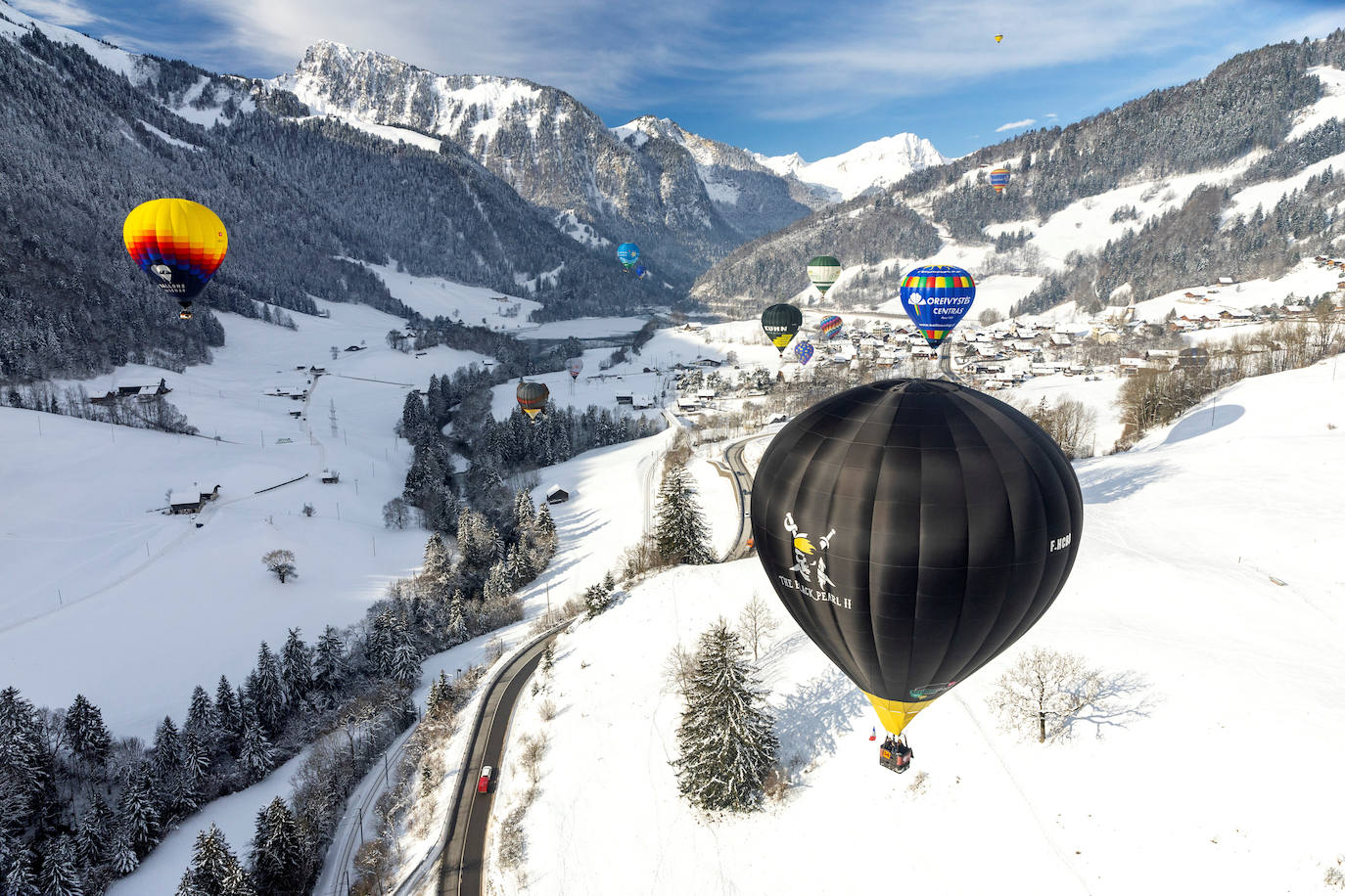 Fotos: Viaje en globo por los bellos parajes nevados de Suiza