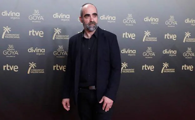 Réplicas gigantes de los Premios Goya 2023 en Sevilla: dónde están y  cuántas son
