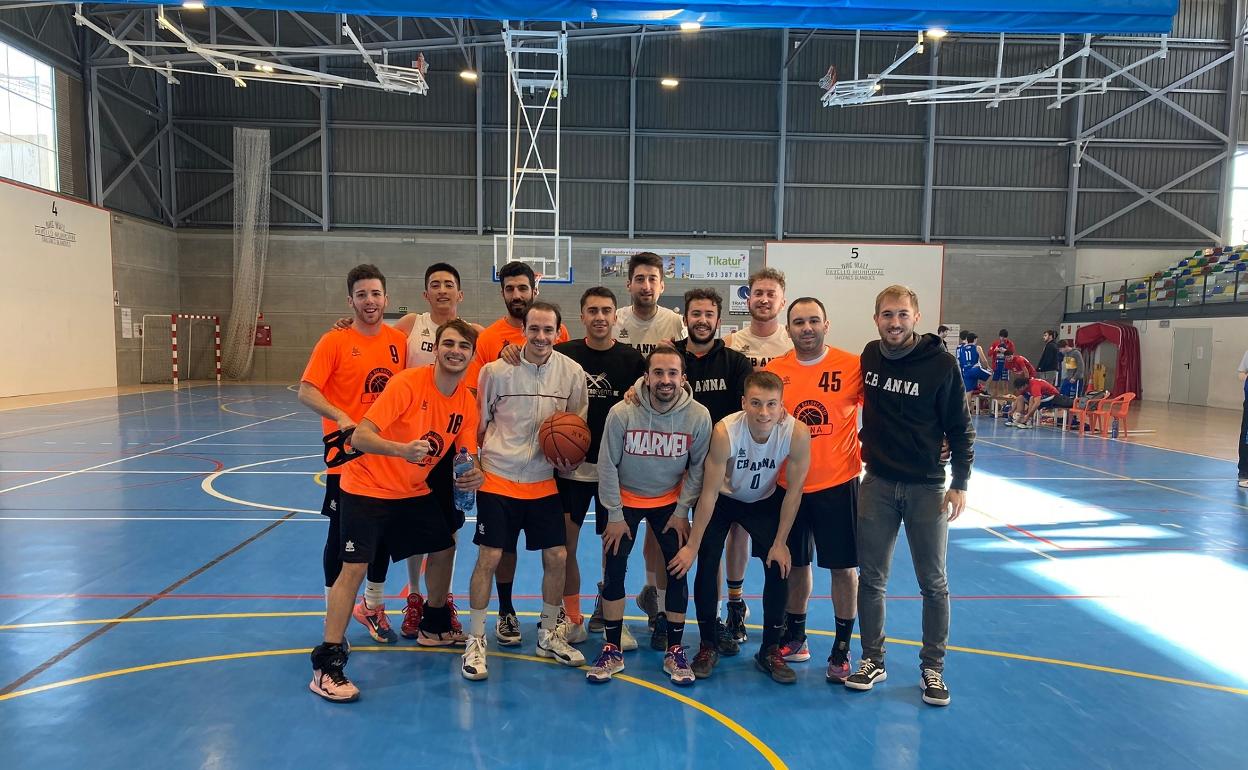 El equipo del Club Baloncesto Anna. 