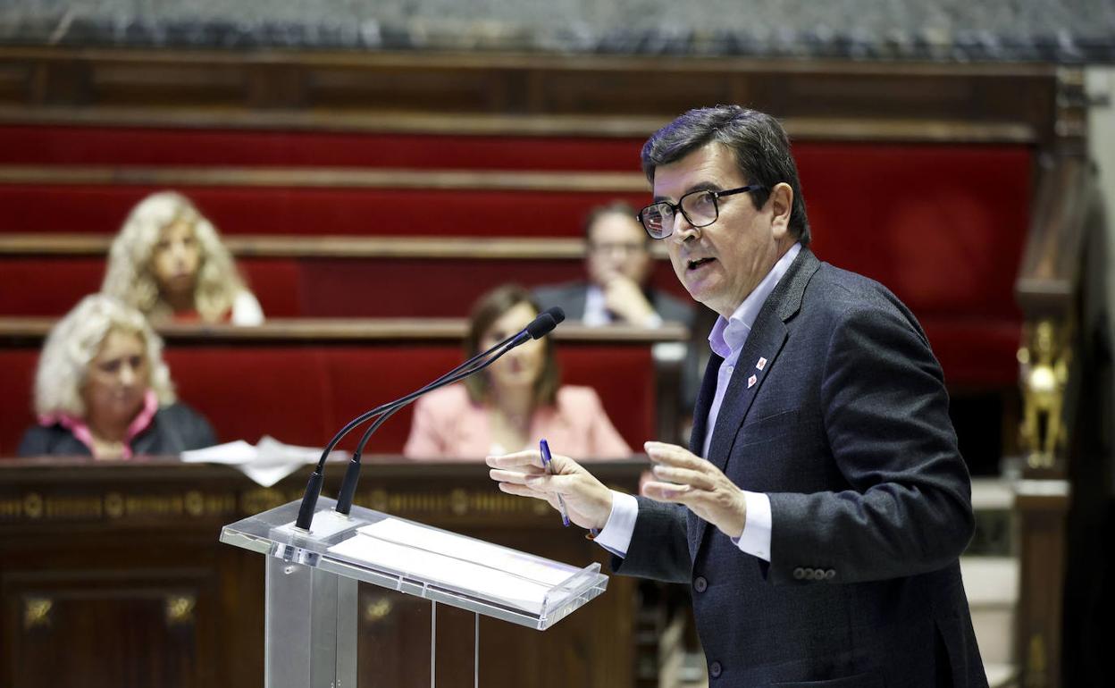 El portavoz de Ciudadanos, Fernando Giner, en un pleno municipal. 