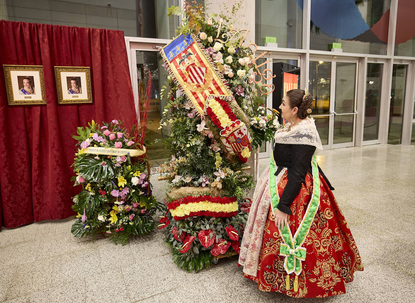 Canastilla de flores que le ha regalado L'Antiga a Laura Mengó