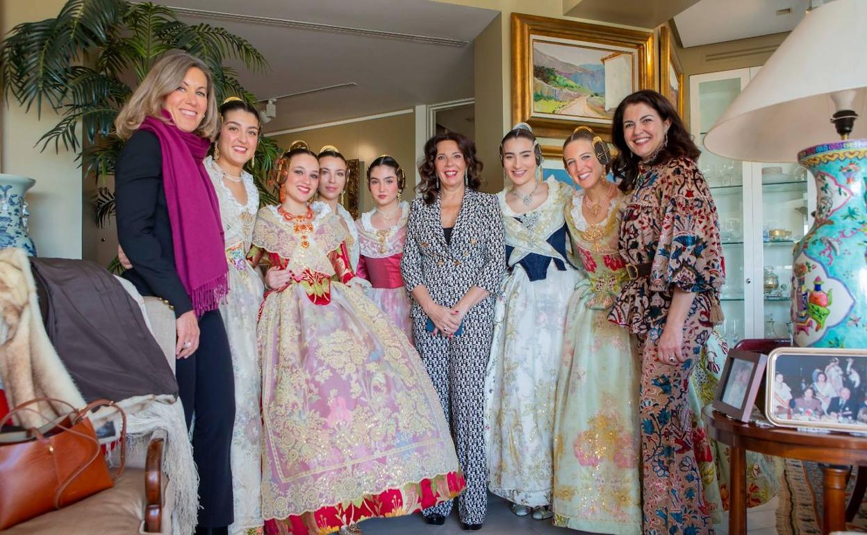 Cristina Ponce, Cristina Lluch, Lola Romero, Carlota Llobell, Candela Segura, Cuchita Lluch, Malena Aguilar, Blanca y Bego Lluch.