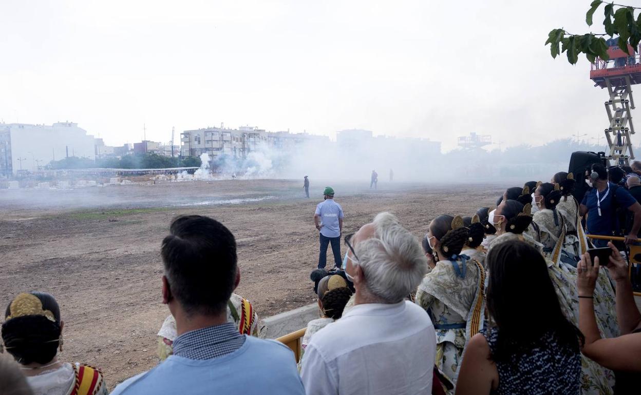 Disparo pirotécnico, en un barrio de Valencia. 