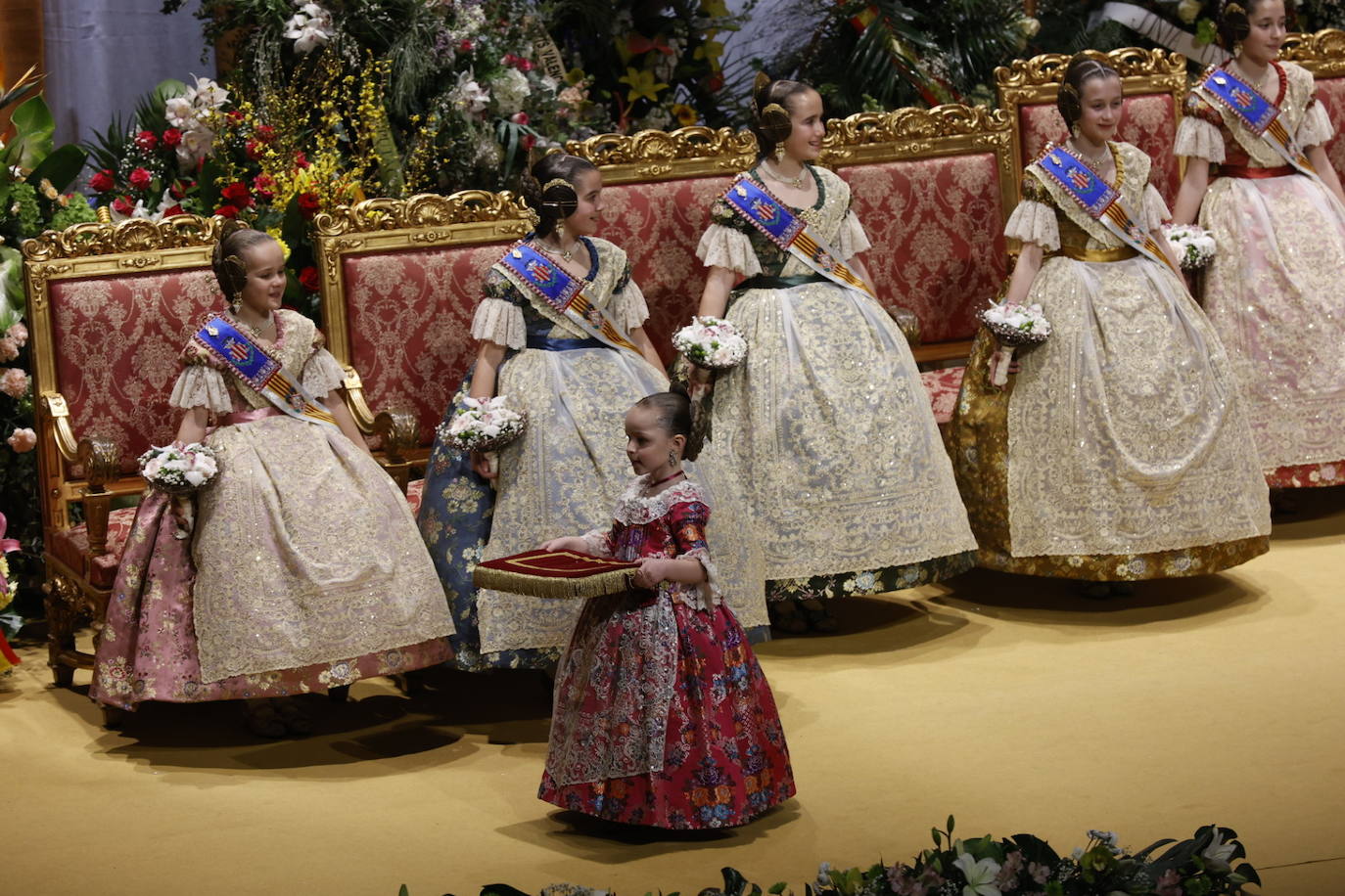 La máxima representante infantil ha lucido un espolín cuarzo ametrino