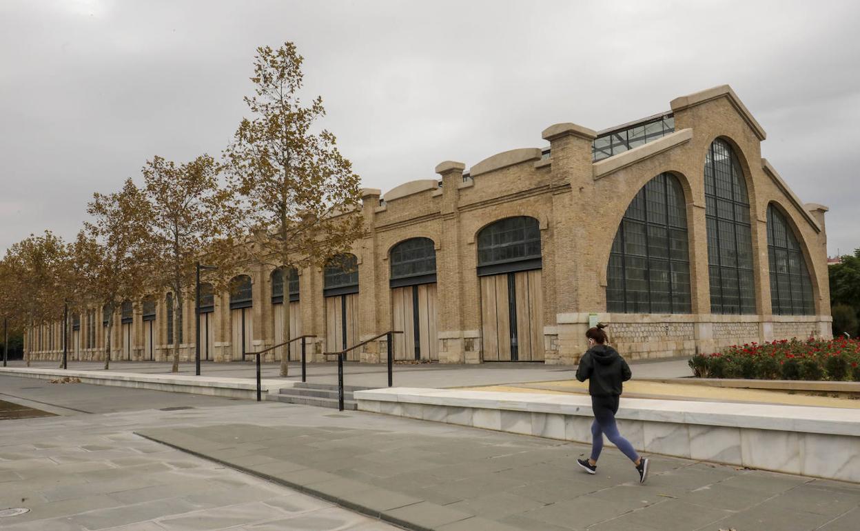 Una de las naves para dotaciones públicas del Parque Central. 