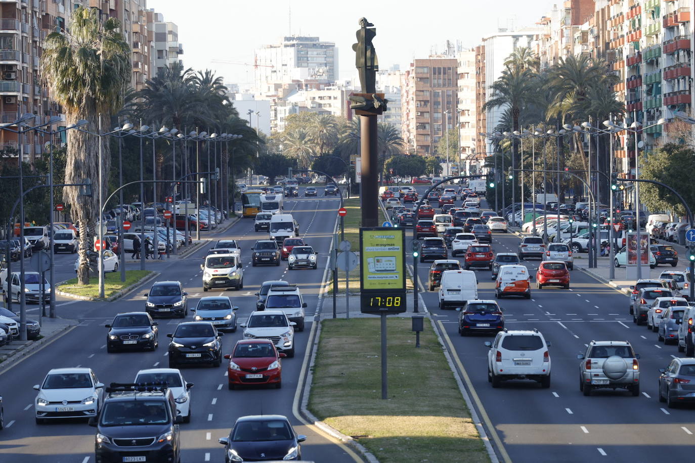 Tráfico en la avenida Ausiàs March.