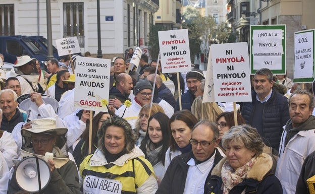 La protesta ante Les Corts. 