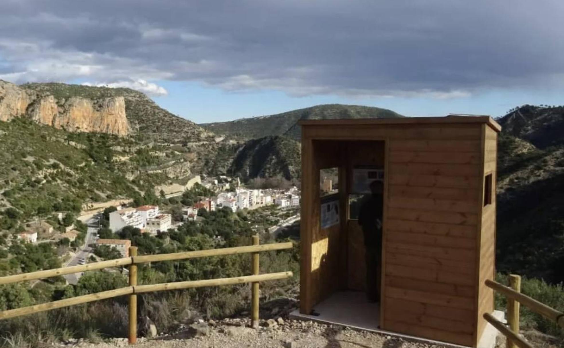 Imágenes de la nueva caseta de observación de aves en Sot de Chera. 