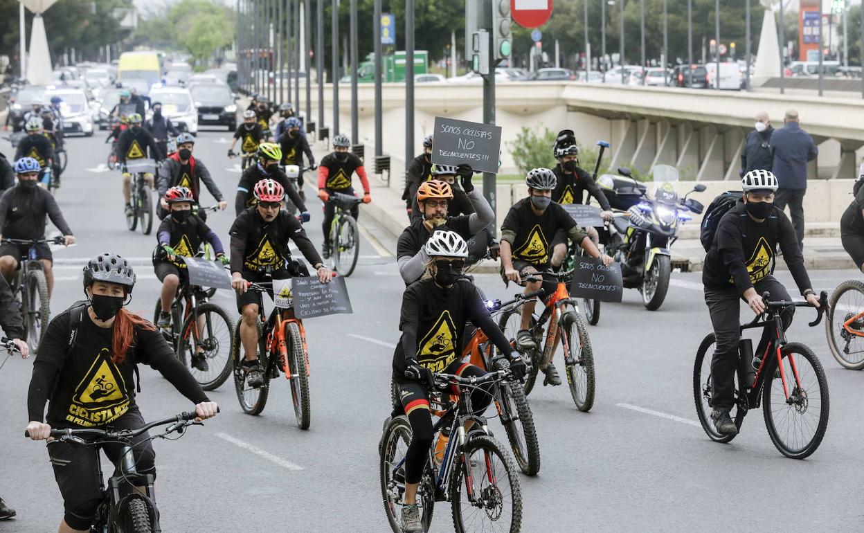 Protesta de los ciclistas en Valencia. 
