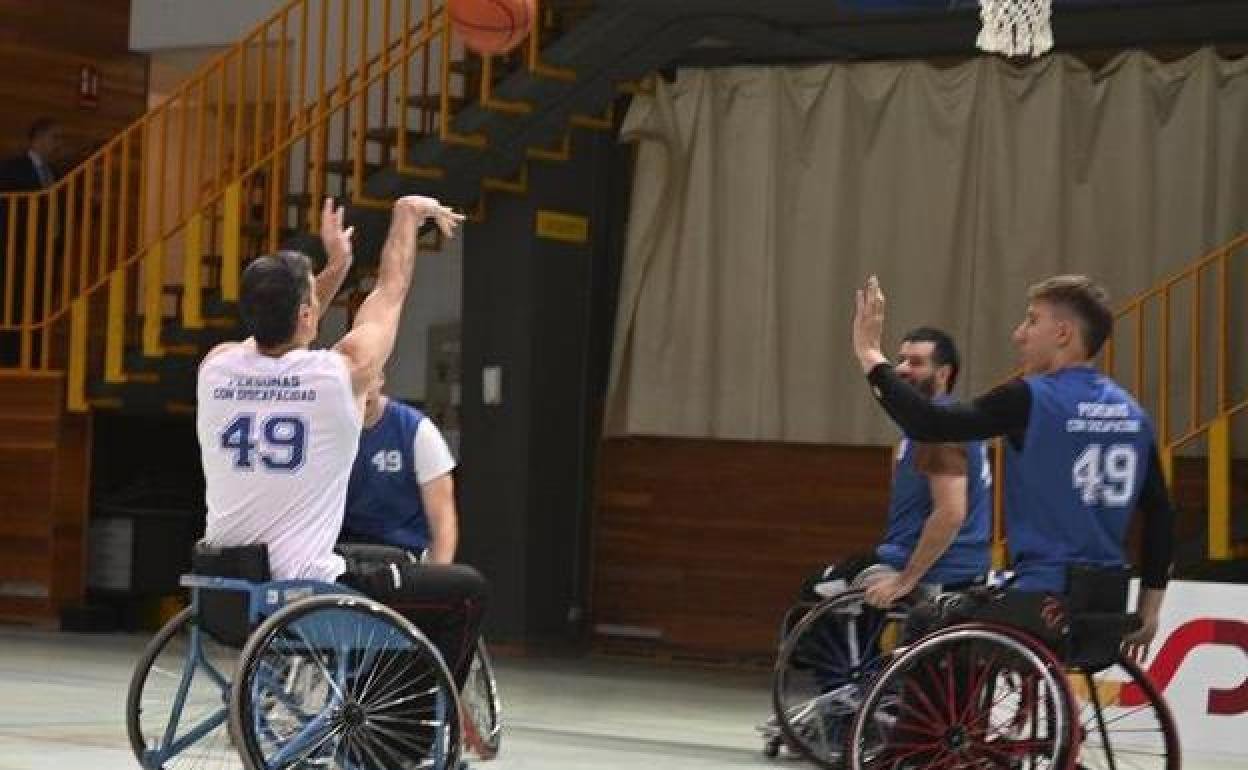 El presidente Sánchez juega al baloncesto en silla de ruedas en apoyo a las personas con discapacidad