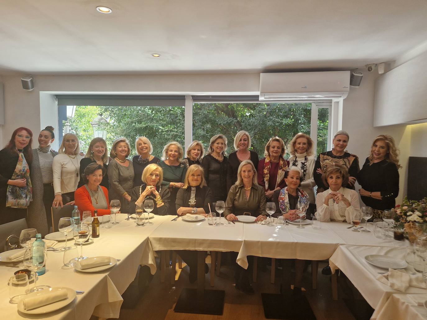 Invitadas al cumpleaños de Paz Olmos, entre las que se encontraba Mayrén Beneyto, Marisa Marín, Laura Fitera, María José García Padilla o Carmen de Rosa.