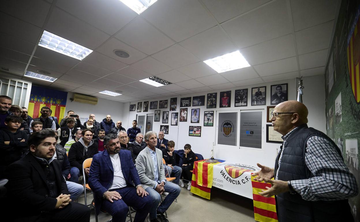 Vicente Vallés, en la visita que hizo Gattuso a la sede. 
