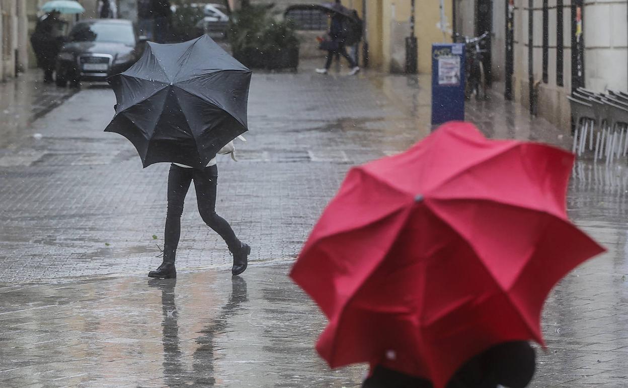 Llega a Valencia un temporal de frío, viento y lluvia